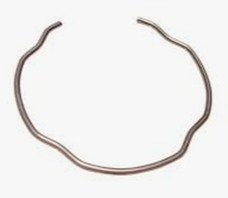 TOURMAX ZABEZPIECZENIE USZCZELNIACZA PRZEDNIEGO ZAWIESZENIA (1 SZT. 1,8 X 50 MM) HONDA CB 450S '86-'89, CR 80R '87-'95, NSR 125R '97-'03, VT 125C SHADOW '99-'08, XL 125V VARADERO '01-'13 (MADE IN JAPAN)
