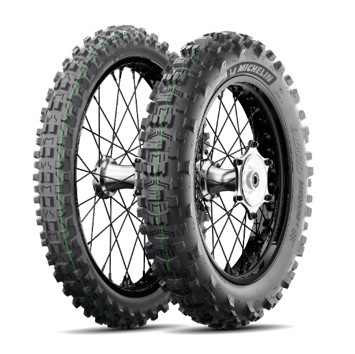 MICHELIN KOMPLET OPON (CAI322909/24) 90/100-21 ENDURO MEDIUM 2 57R TT PRZÓD DOT 2024 + (CAI385961/24) 140/80-18 ENDURO MEDIUM 2 70R TT TYŁ DOT 2024 + CZAPKA