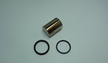 TOURMAX TŁOCZEK ZACISKU HAMULCOWEGO Z USZCZELNIACZAMI HONDA VFR 800 98-05, XL 1000V '01-05, CBR 1100XX '97-04, ST 1300 '02-04, GL 1800 '01-04 (MADE IN JAPAN)