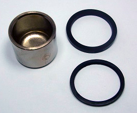 TOURMAX TŁOCZEK ZACISKU HAMULCOWEGO Z USZCZELNIACZAMI SUZUKI GSX-R 600 / TL 1000S '97-00 PRZÓD (DÓŁ) - ZASTĘPUJE CPK-318-L (MADE IN JAPAN)