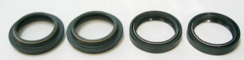 TOURMAX USZCZELNIACZE PRZEDNIEGO ZAWIESZENIA OLEJOWE I PYŁOWE (KOMPLET) (43X55X9,5/10,5) YAMAHA YZ 125/250 91-95, XT 660Z 08-11, MT-03 06-11 (ARI072) (ARI144) (MADE IN JAPAN)