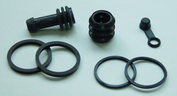 TOURMAX ZESTAW NAPRAWCZY ZACISKU HAMULCOWEGO PRZÓD SUZUKI GS 500E '97-'01/VZ800/DR800/VX800 (MADE IN JAPAN)