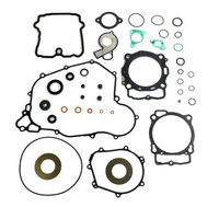ATHENA KOMPLET USZCZELEK KTM EXCF 450/500 '17-'18, HUSQVARNA FE 450/501 '17-'18 (Z USZCZELKĄ POKRYWY ZAWOROWEJ I USZCZELNIACZAMI SILNIKOWYMI)