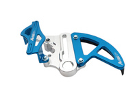 ACCEL OSŁONA ZACISKU I TARCZY HAMULCOWEJ TYŁ, KTM SX/SXF/EXC/EXCF '13-'22, HUSQVARNA TC/FC '15-'22 (OŚKA 25 MM), KOLOR NIEBIESKI